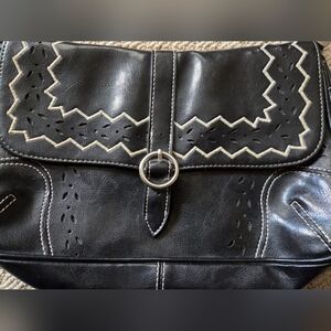 Genuine Leather Shoulder Bag – Hand-Stitched & Embossed Details